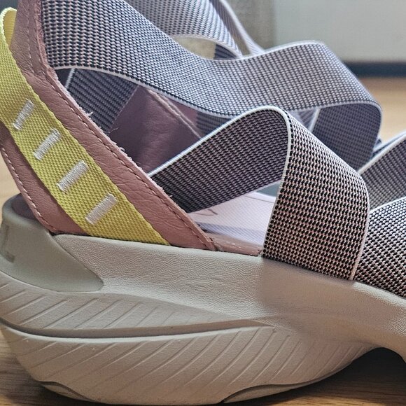 Sorel Women's Athletic Sandals - Size 9.5M - Picture 4 of 6